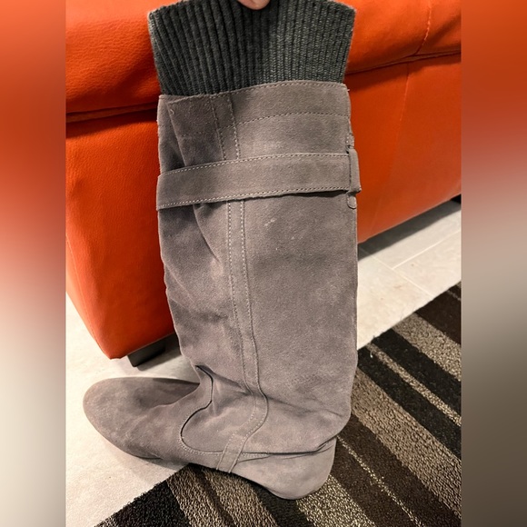 Grey boots - Picture 2 of 3